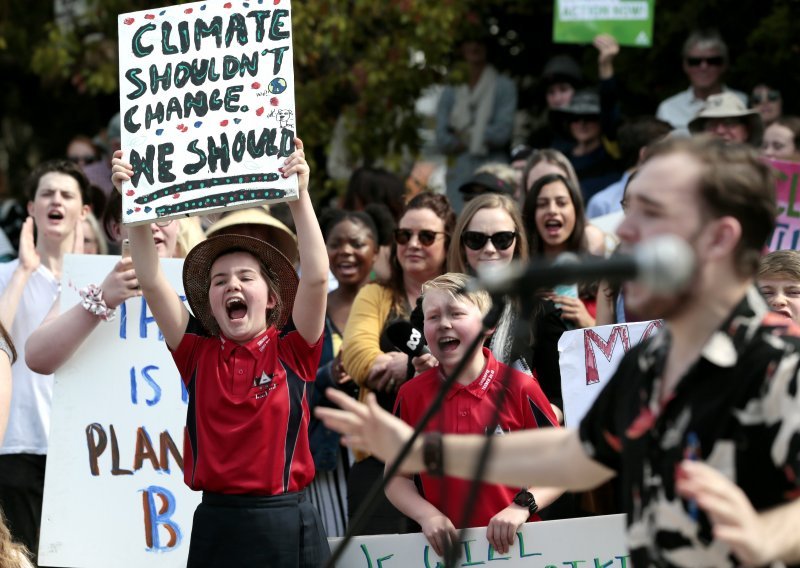 Krenuo globalni prosvjed za klimu, učenici na ulicama: 'Oceani rastu, ali i mi'
