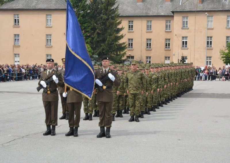 Novi naraštaj ročnika počeo dragovoljno vojno osposobljavanje; učit će o rukovanju oružjem, komuniciranju, psihološkoj pripravnosti...