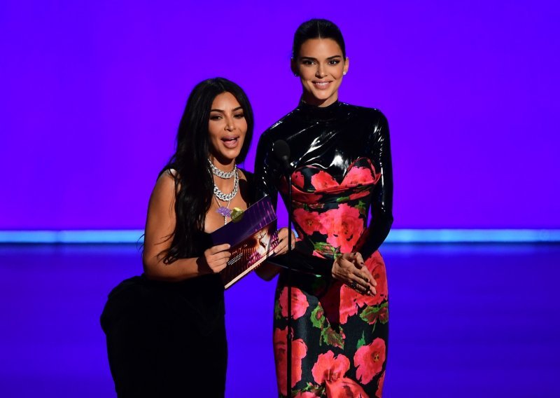 Najneugodniji trenutak Emmyja: Kada su sestre Kardashian-Jenner ovo izrekle, publika je jednostavno prasnula u smijeh