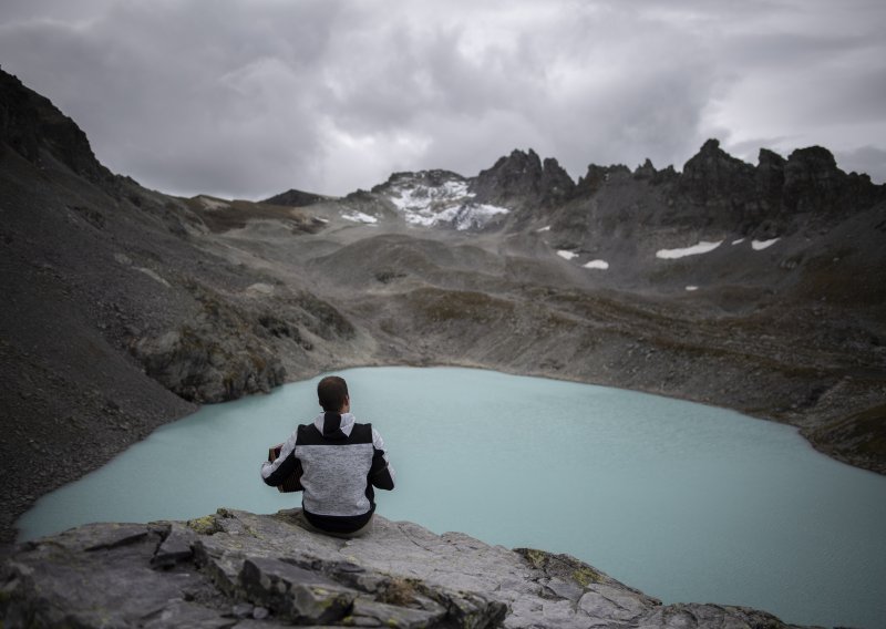 [FOTO/VIDEO] Švicarska nesmiljeno gubi svoje ledenjake, uskoro glasanje o klimatskoj neutralnosti te zemlje