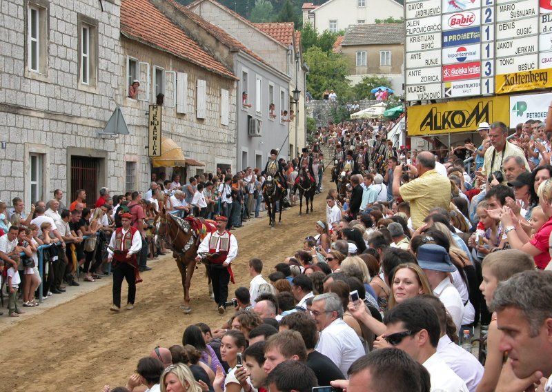 Zavjetna misa na dan Sinjske alke