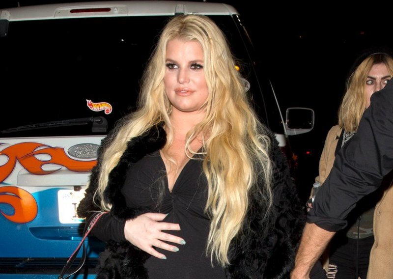 Neprepoznatljiva je: Jessica Simpson istopila 46 kilograma nakupljenih u trudnoći i pokazala da je ponovno u top formi