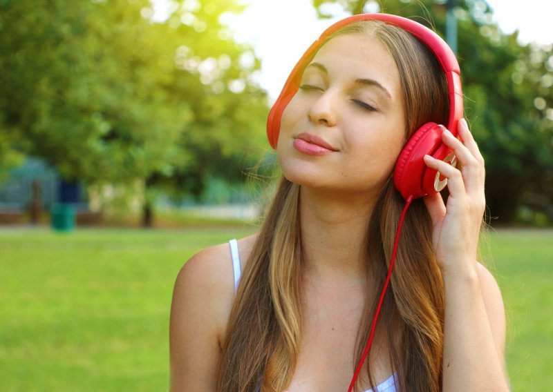 Globalno istraživanje otkrilo: Muziku slušamo 2,6 sati dnevno