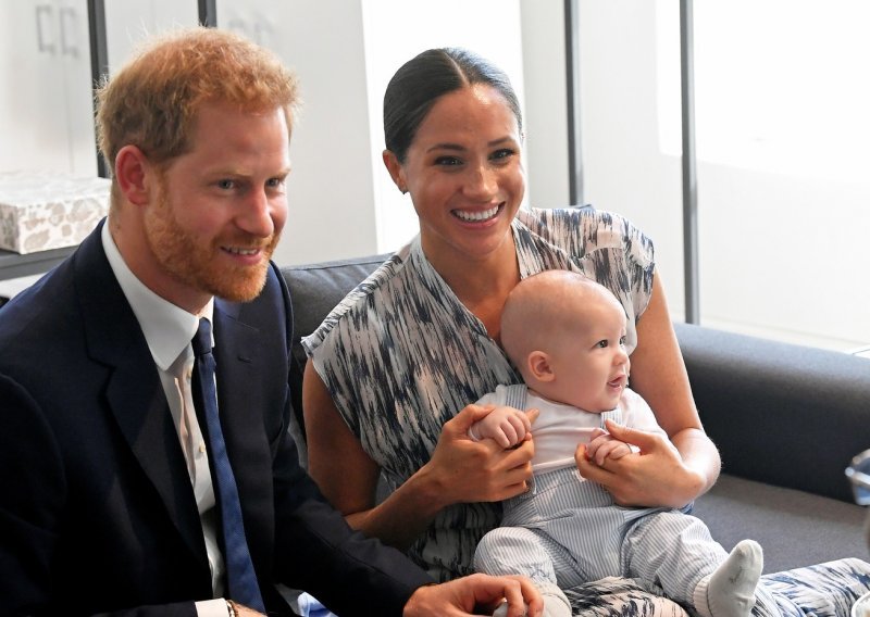 Preslatka beba: Svijet je napokon upoznao petomjesečnog sinčića princa Harryja i Meghan Markle