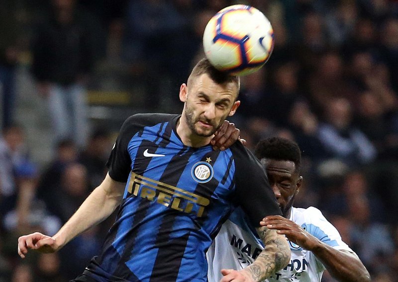 Inter u derbiju stigao i do pete pobjede; Cagliari senzacionalno slavio kod Napolija