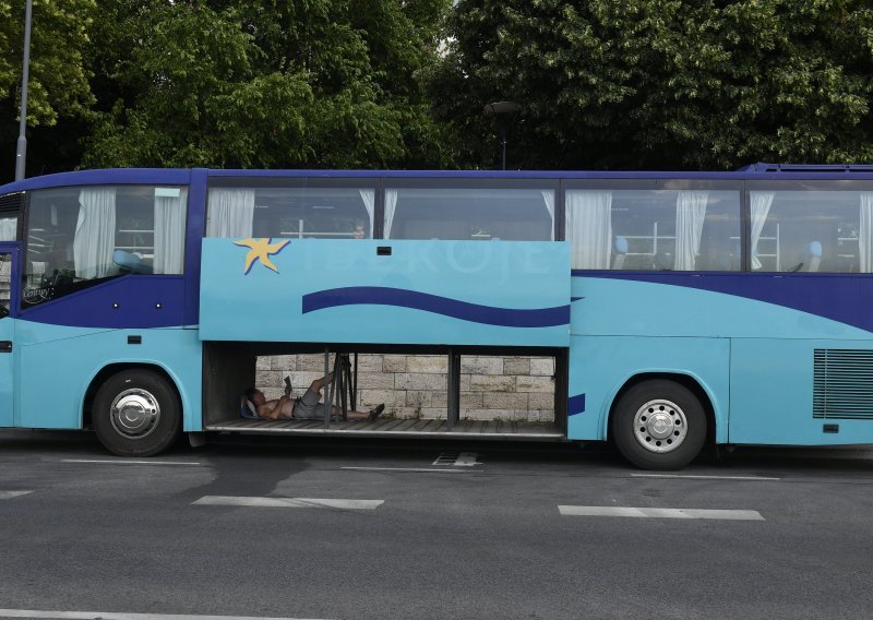 Libijac se sajlom zakačio za švedski bus u Crnoj Gori kako bi se domogao EU, ali je jednu stvar previdio