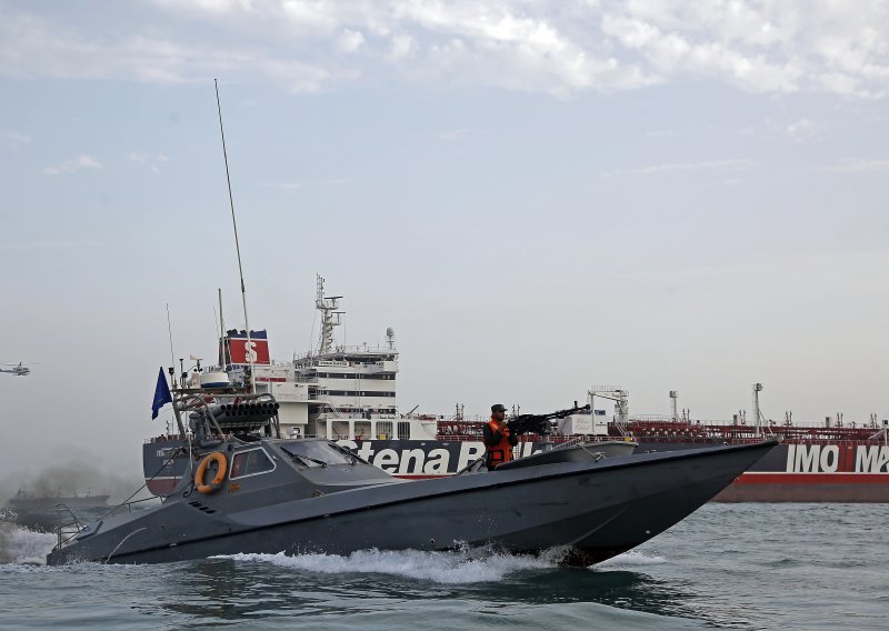 Zaplijenjeni britanski tanker napustio iransku luku
