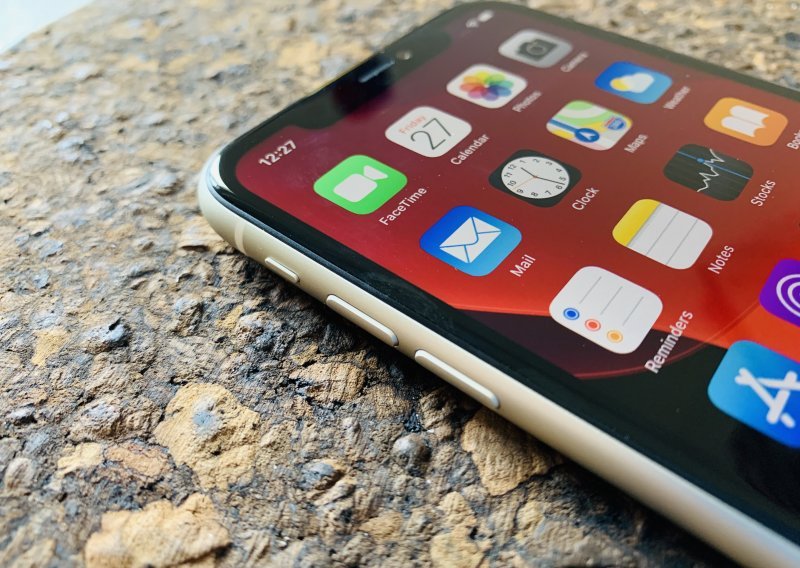 Novi iPhone mogao bi nas ugodno i neugodno iznenaditi cijenom