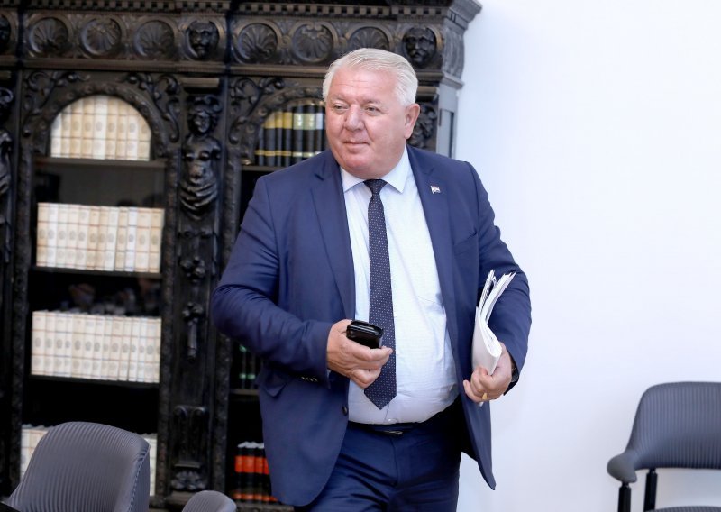 Udruga hrvatskih vojnih invalida Domovinskog rata Vinkovci traži ostavku Đakića na funkciju predsjednika HVIDR-e