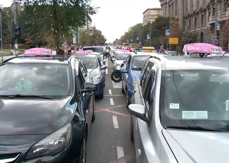 [VIDEO] U Beogradu prometni kolaps: Taksisti prosvjedom blokirali ceste