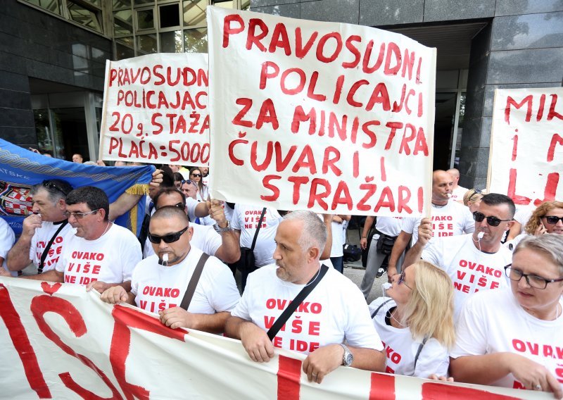 Prosvjedovali pravosudni policajci, Bošnjaković obećao pomoći