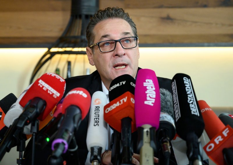 Strache najavio povlačenje iz politike nakon niza skandala