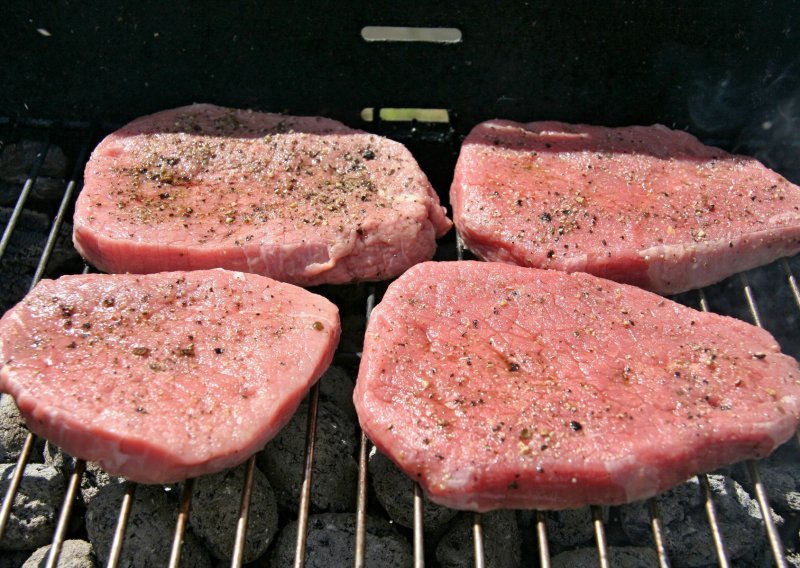 Ugledni znanstvenici proturječe zdravstvenim organizacijama: Konzumacija crvenog mesa ne predstavlja rizik od raka