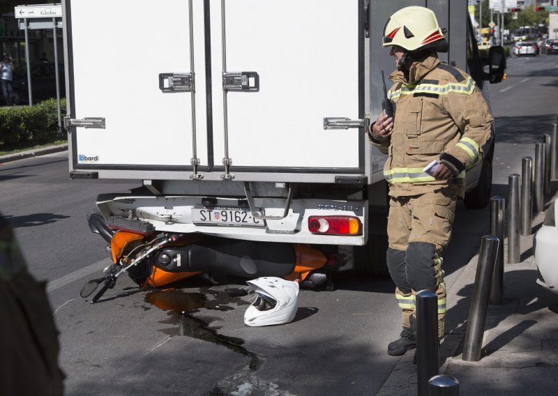 Prometna u Splitu; sudarili se kamion i motocikl; jedna osoba ozlijeđena