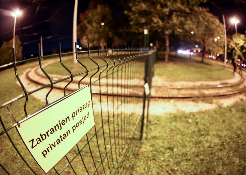 Obitelji Maršanić prekipjelo: Krenuli betonirati i ogradom zatvarati okretište tramvaja