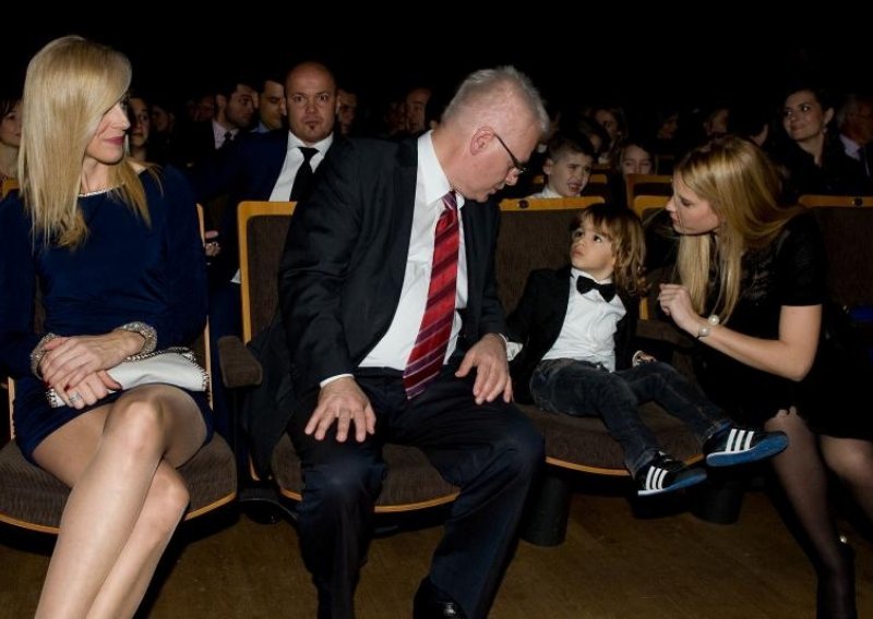 Otkad to neoklasičar Josipović toliko voli Severinu?