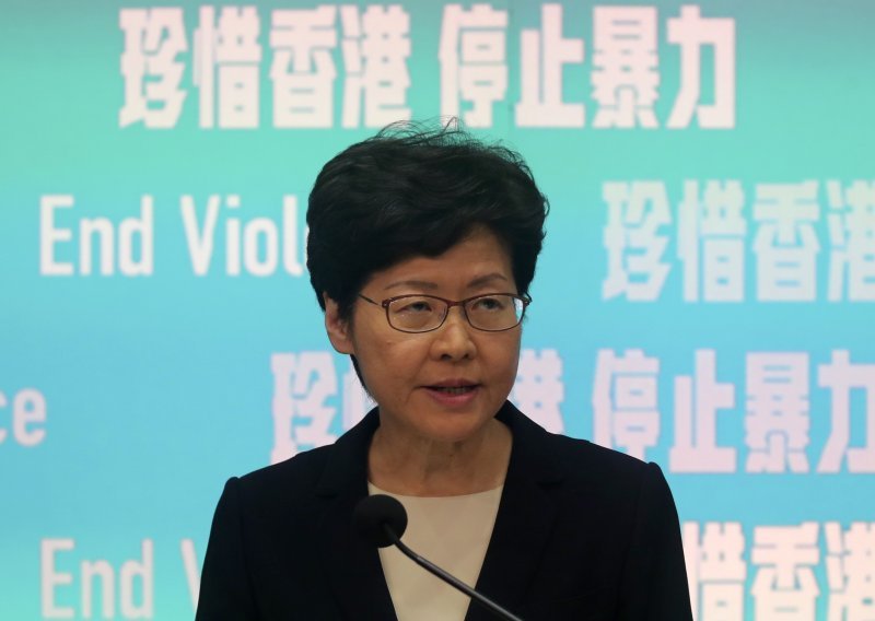 Nemiri u skupštini Hong Konga, traži se ostavka Carrie Lam