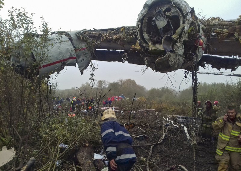 Drama u Ukrajini: Avion morao prisilno sletjeti, najmanje petero poginulih