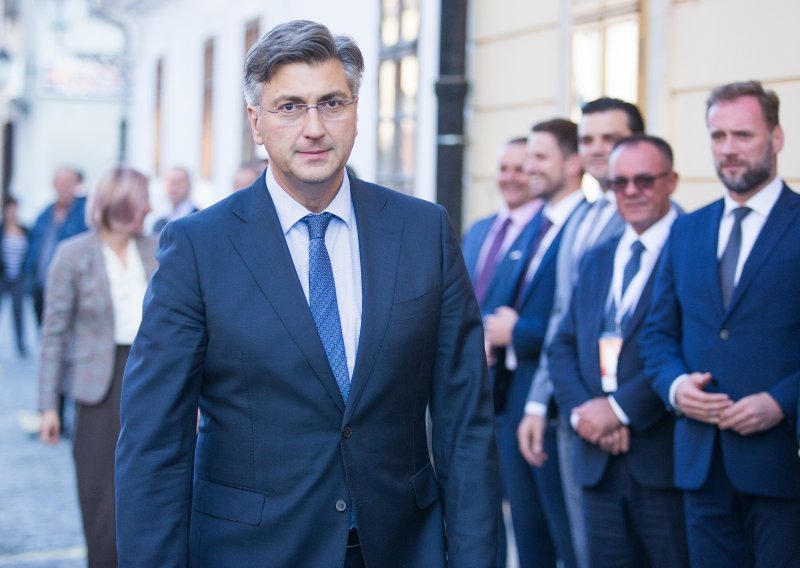 Plenković u Virovitici otvorio projekt na kojem je radilo pet premijera prije njega, dočekao ga i neugodan transparent