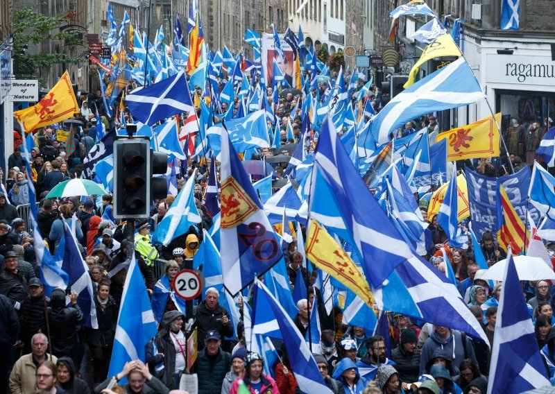 'Kakav dan': Edinburgh poplavio u masovnom maršu za neovisnost Škotske