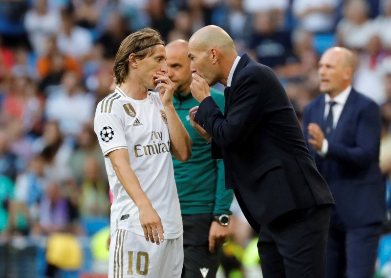 Zinedine Zidane nakon Modrićeve golčine nije skrivao oduševljenje, ali onda ga i 'pecnuo'