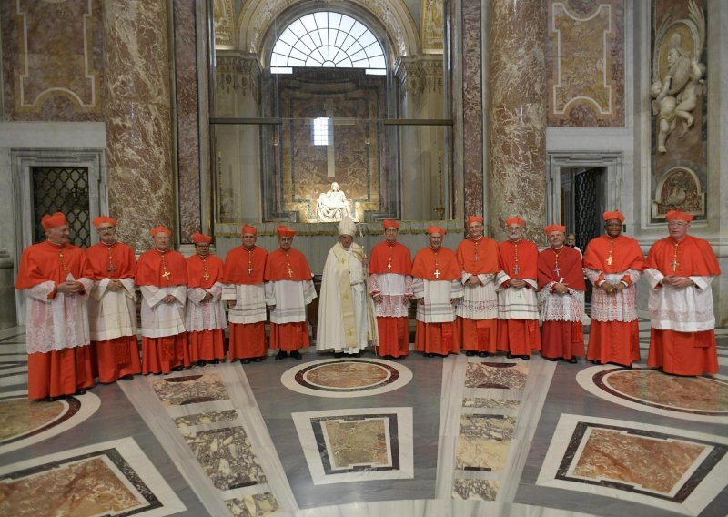 Papa imenovao 13 novih, ideološki bliskih kardinala