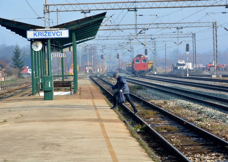 Nova sramota HŽ-a: Pet sati trajala je agonija putnika, više od tisuće ih nije na vrijeme stiglo na odredište