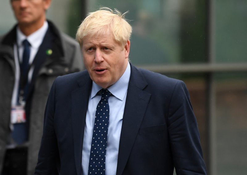 Johnson pritišće laburiste oko izbora, Corbynu poručio da se 'ponaša kao muškarac'