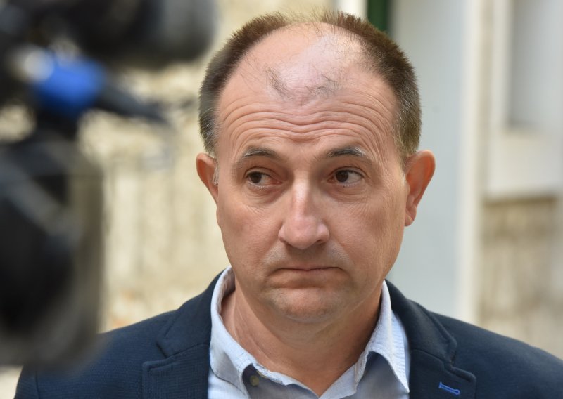 Šibenski gradski vijećnik Ivo Glavaš napustio Most nezavisnih lista zato što ta stranka podupire Škoru