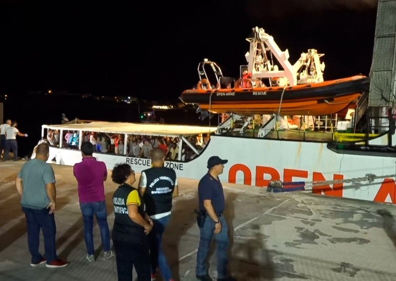 Najmanje devet migranata se utopilo, a 22 spašeno kod Lampeduse