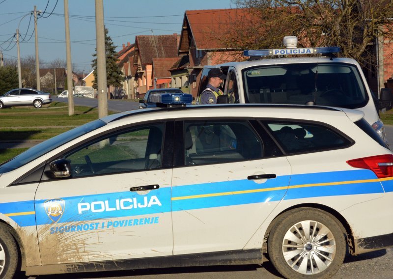 Pijan bježao policiji pa izazvao prometnu nesreću; vozač je uhićen i kažnjen s 26.300 kuna