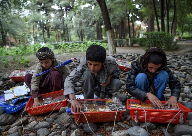 Osamnaest godina od invazije na Afganistan: ta djeca ne znaju za drugo do za rat
