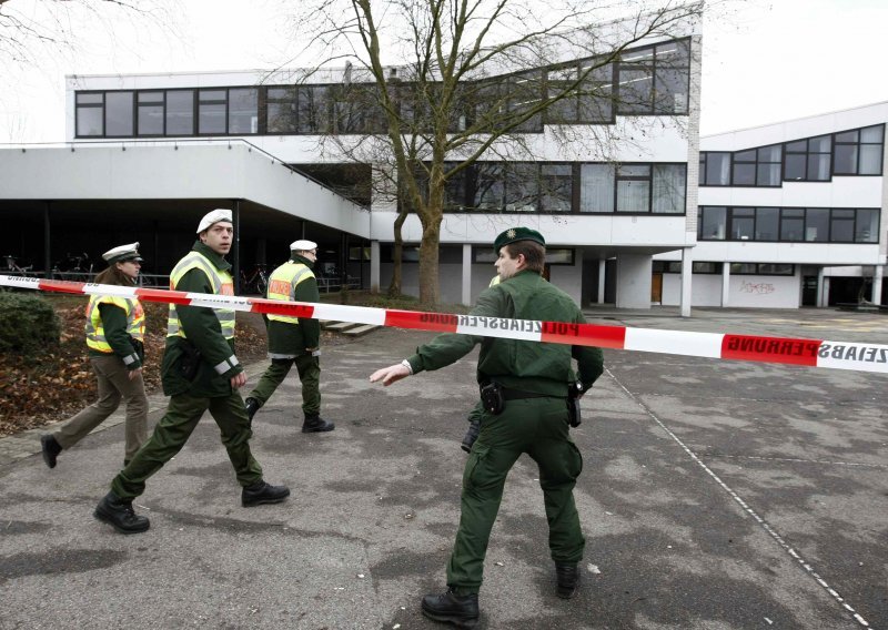 Napadnuti uredi policije u Berlinu i Hamburgu