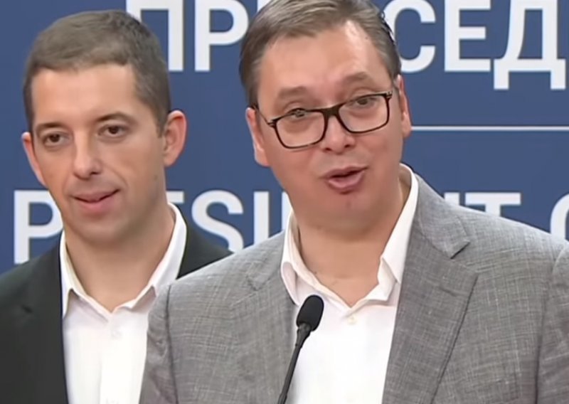 [VIDEO] Srpski direktor za Kosovo hit na mrežama zbog ponašanja tijekom Vučićevog govora