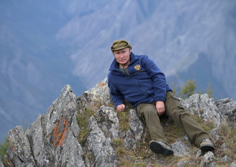 [FOTO] Putin uoči rođendana 'opalio' fotosession u divljini