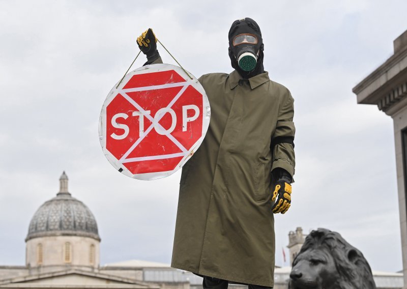 [FOTO] Tisuće ekoloških aktivista blokirali ulice diljem svijeta: 'Oprostite, ali ovo je hitno'