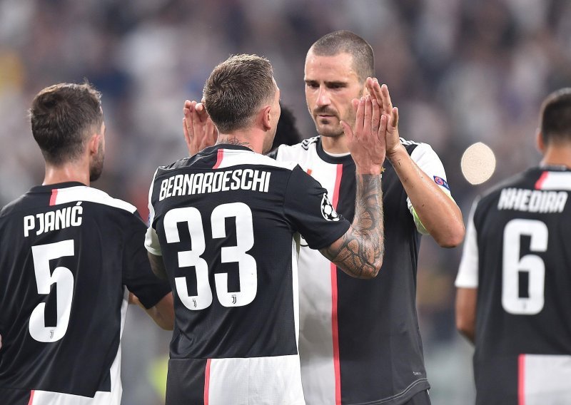 Talijani u šoku nakon što je kamera otkrila scenu s derbija: Dokapetan Juventusa i glavni sudac snimljeni u sumnjivoj situaciji