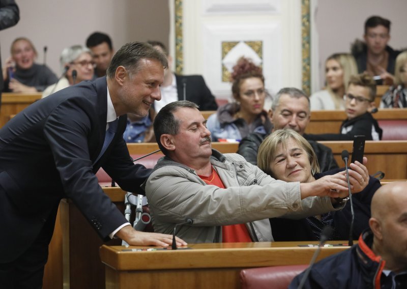 Građani zavladali Saborom: Premijer održao aktualac, Jandroković odgovarao zašto zastupnici markiraju