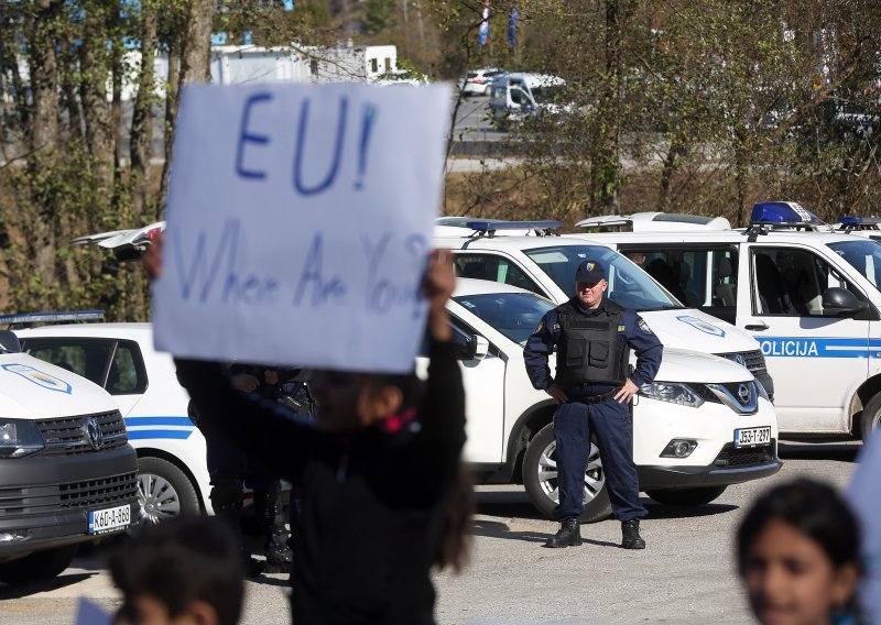 Frontex traži više od 700 europskih graničnih stražara