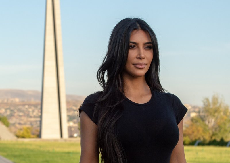 Kim Kardashian u domovini svojih predaka: Posjet Armeniji iskoristila kako bi se zajedno sa svojom djecom krstila