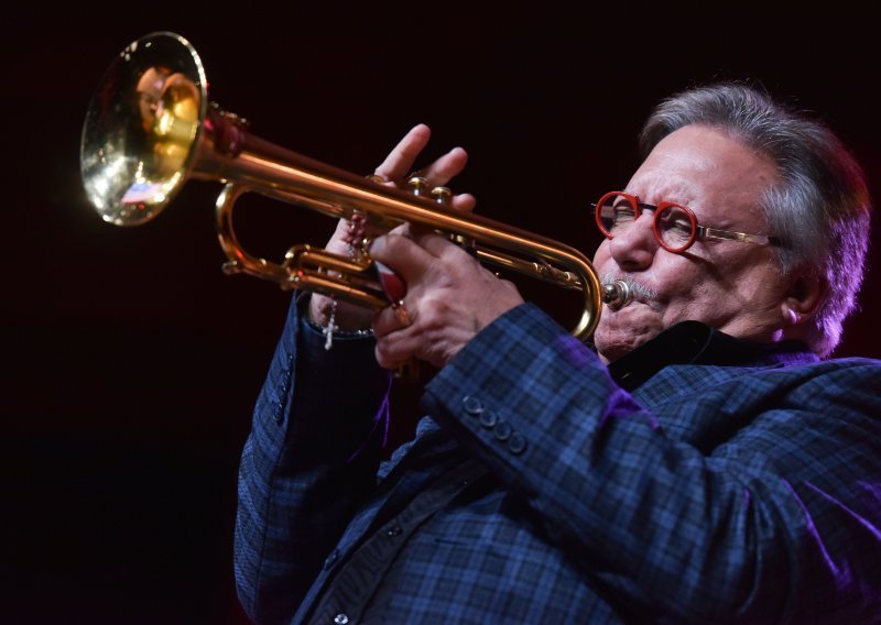Lisinskim odzvanjali zvuci jazza: Zagrepčane rasplesao legendarni kubanski trubač Arturo Sandoval