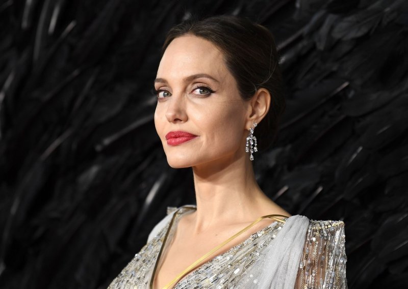Angelina Jolie: 'Prema sebi sam dosta samokritična, ponekad i preoštra, često se pitam jesam li dovoljno dobra majka, osoba...'