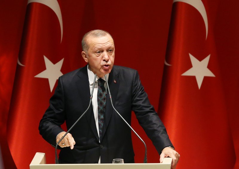 Erdogan prijeti Kurdima da će ih 'zgaziti' ne povuku li se po dogovoru