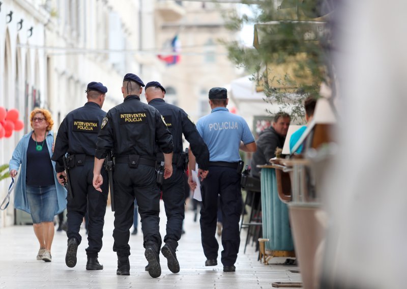 Opsadno stanje u Splitu: Božinović poručuje da je policija učinila sve da utakmica Hrvatska-Mađarska protekne u redu