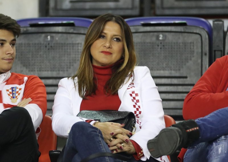 Domišljata Davorka Dalić: Supruga našeg izbornika za utakmicu nije odjenula dres, ali bojama nije odskakala
