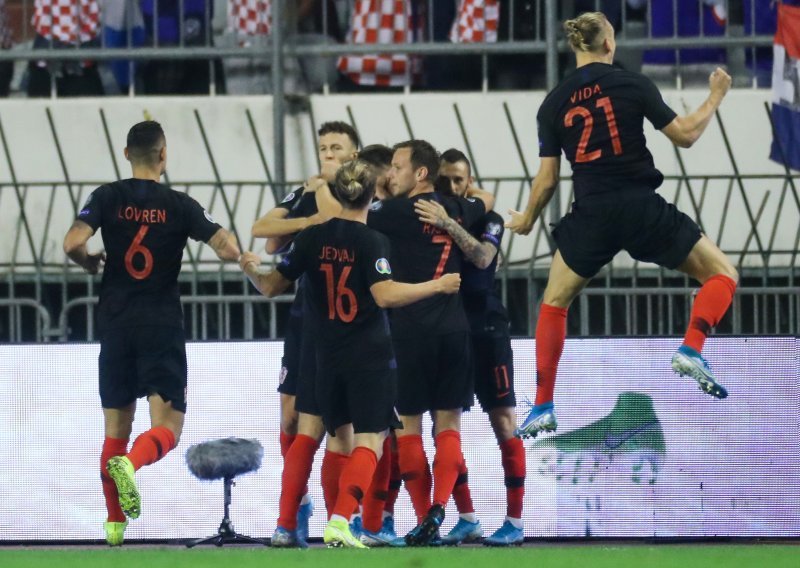 Hrvatska razbila Mađarsku; Modrićev i dva Petkovićeva gola za veliku pobjedu