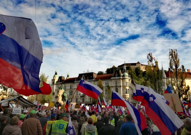 Više tisuća ljudi na prosvjedu protiv slovenske vlade