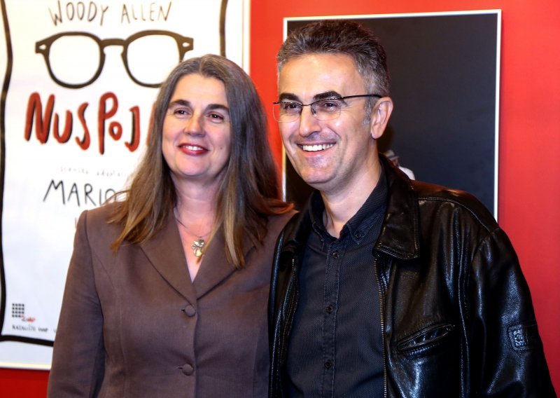 Ne skidaju osmijeh s lica: Zoran Vakula u večernjem izlasku sa suprugom
