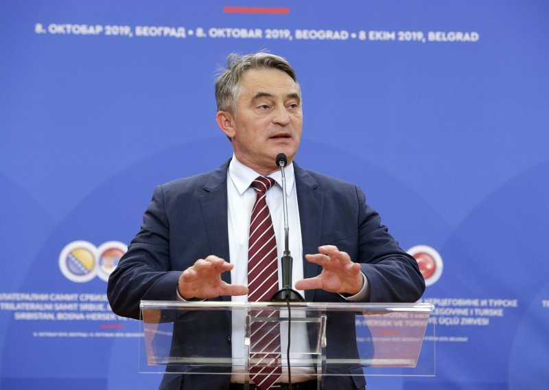 Komšićeva stranka zbog izjave nakon utakmice Grabar Kitarović usporedila sa Šešeljem, stigao i odgovor s Pantovčaka