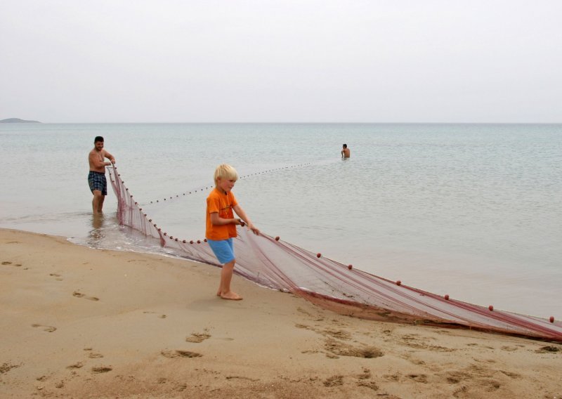Stroža pravila: Maloljetnici više neće moći ribariti, a zabranjeni su im i mnogi drugi poslovi